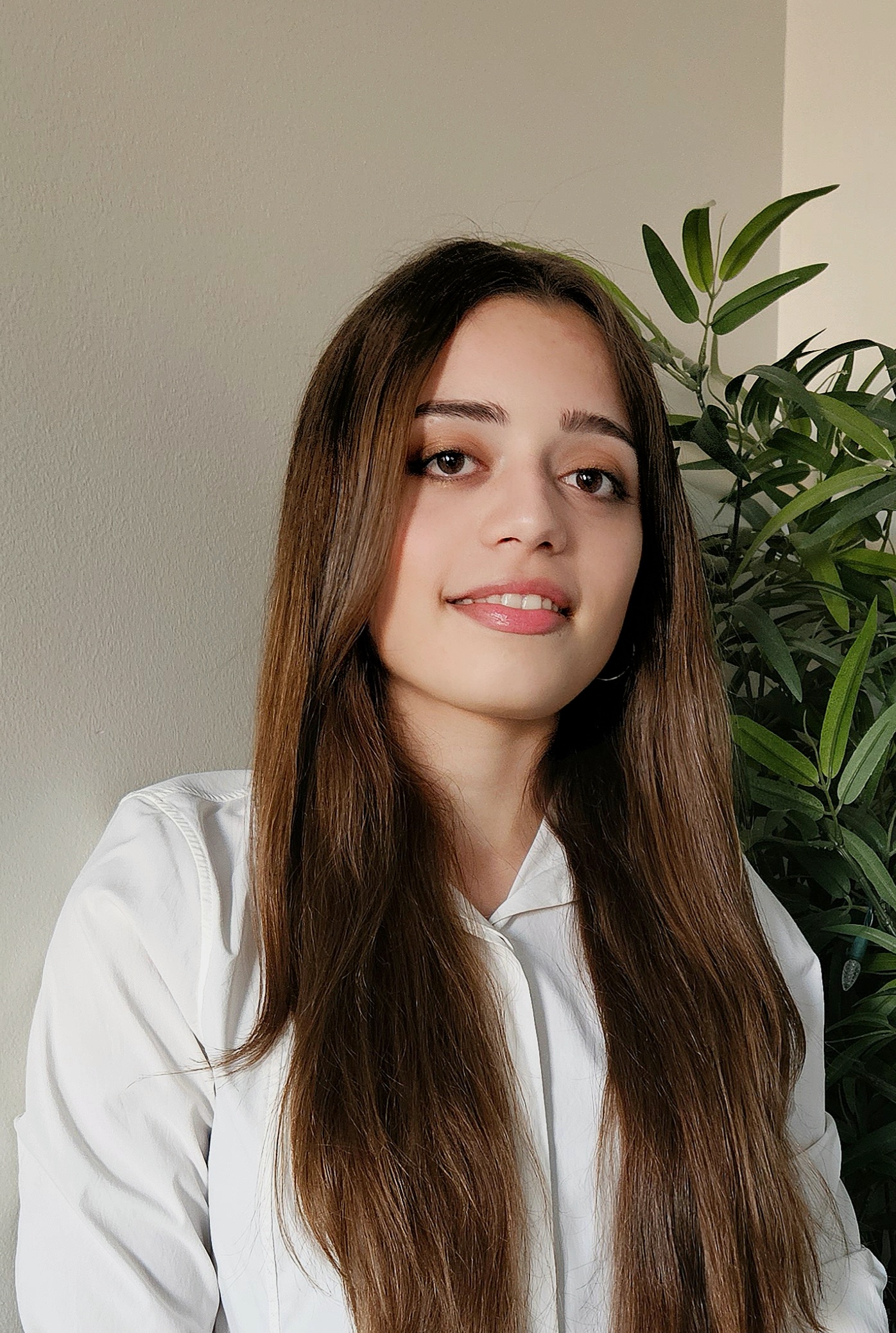 Lily Velez-Lewis Headshot